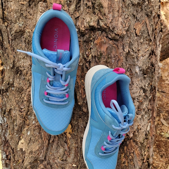 Vionic Women's Agile Chance Walking Sneakers-Supportive Lace-Up Sneakers. - Picture 1 of 9